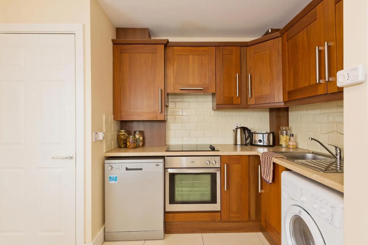 Pearse Street Suites Dublin 0*,